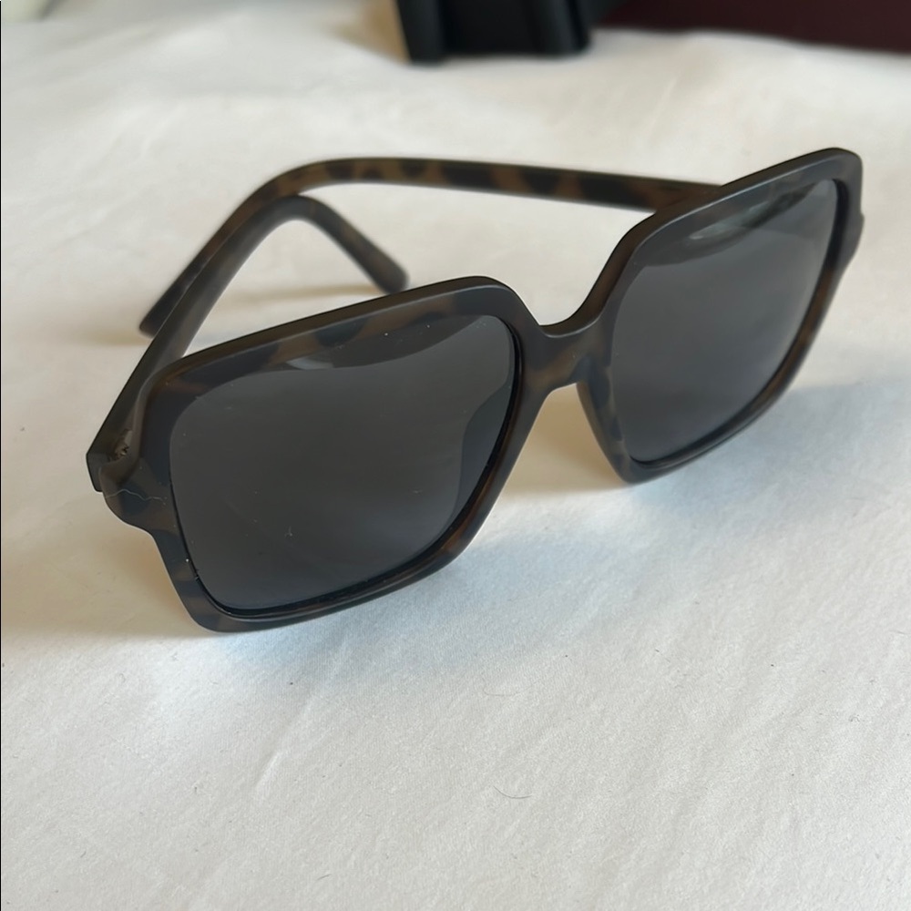 Chic Tortoise Shell Sunglasses